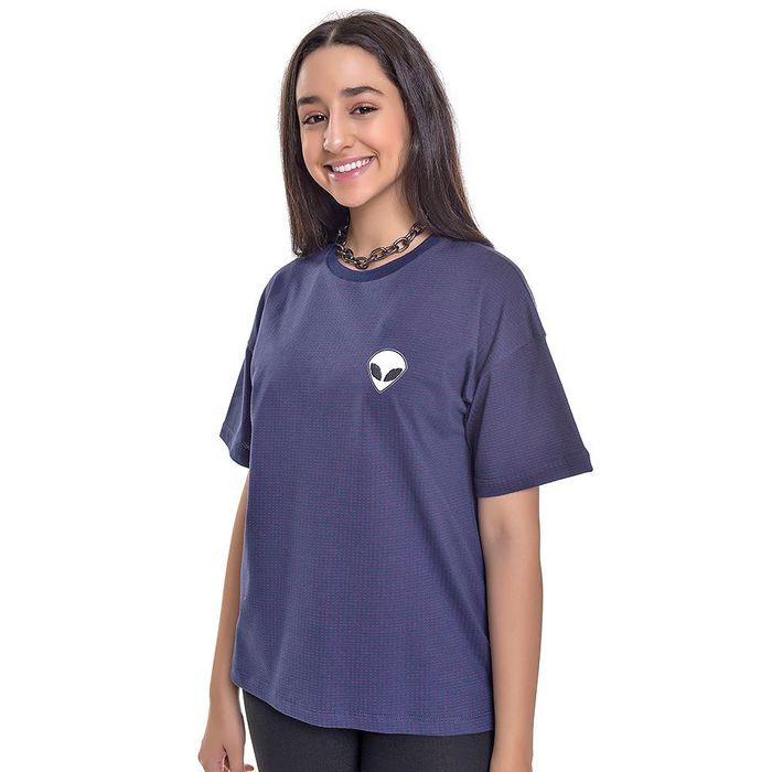 Camiseta Oversized Juju Franco Com Patch Alienígena Camiseta Oversized Juju Franco Com Patch Alienígena