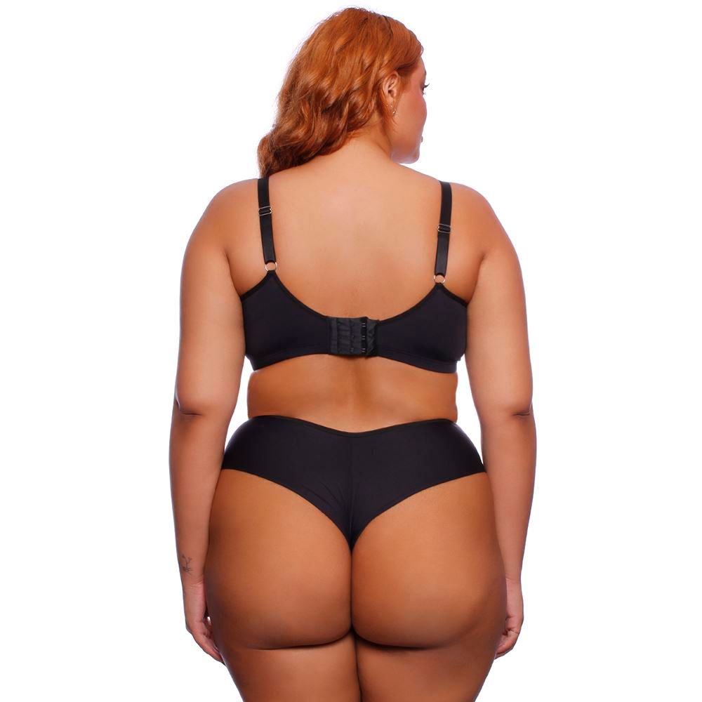 Conjunto de Lingerie Plus Size em microfibra e renda.