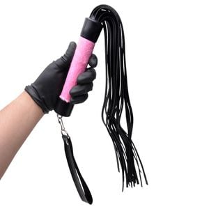 Chicote 24 Tiras Em Pelúcia Dominatrixxx