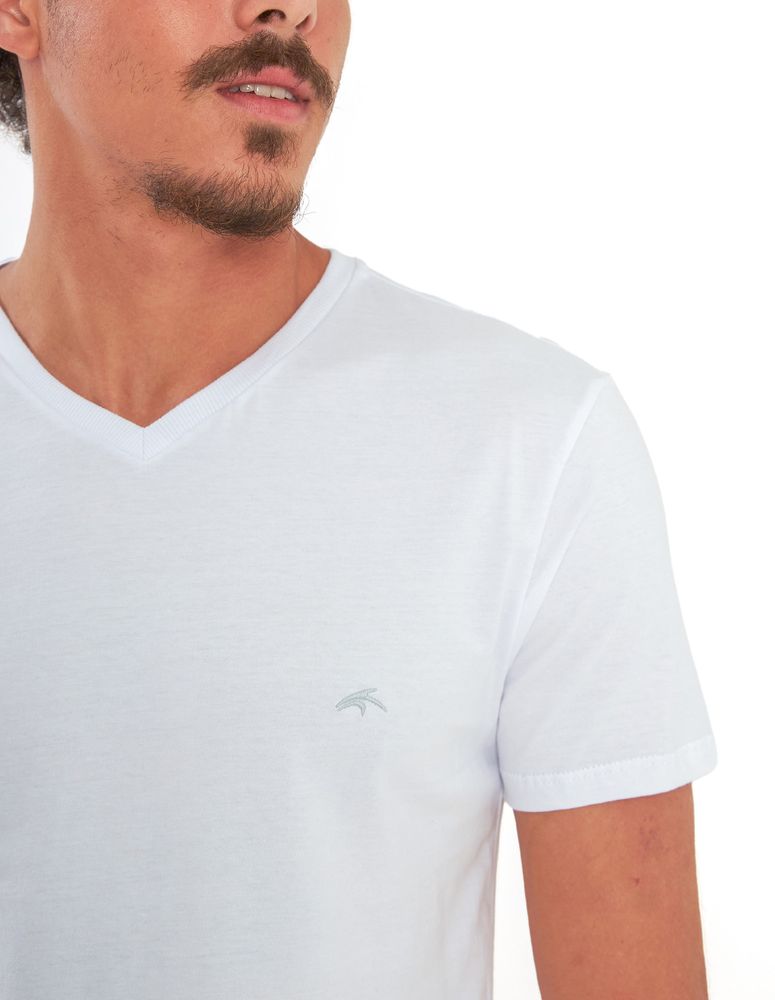 Camiseta Especial Gola V Essential Branco