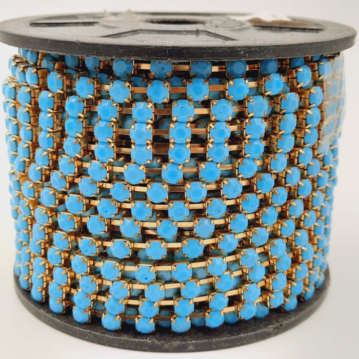 Strass em corrente Turquesa Base Dourada - SS24 (5,27 - 5,44mm) 25 Metros