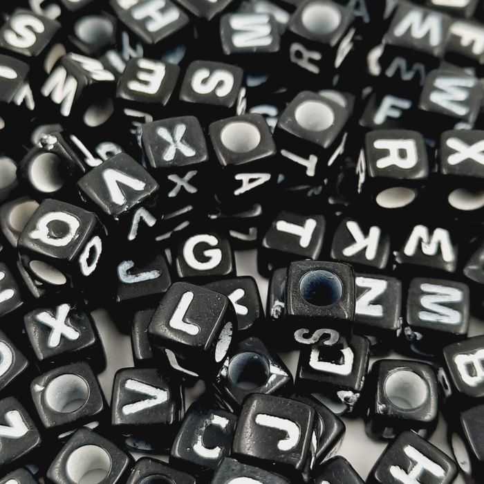 Miçanga Letrinha Quadrada Preto e Branco - 6mm 25g