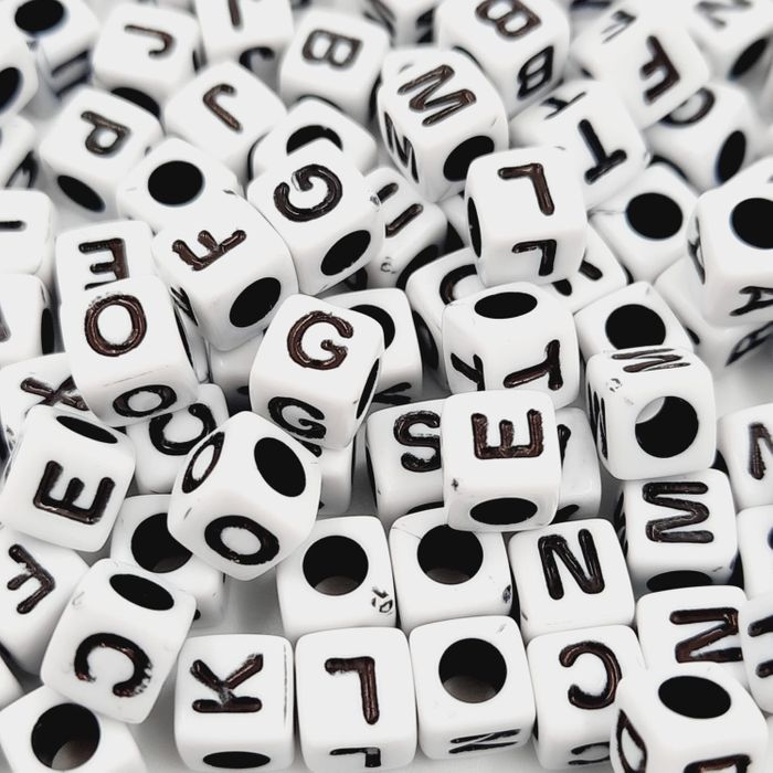 Miçanga Letrinha Quadrada Branco e Preto - 6mm 25g
