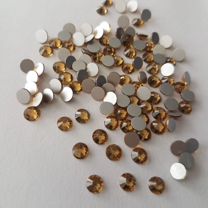 Strass Base Reta Sem Cola Chinês Light Topázio - SS20/PP31(4,60-4,80mm) 1.440 Peças