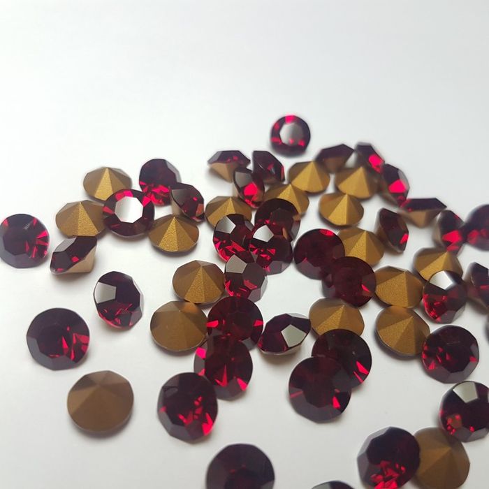 Strass Diamond Siam - SS6,5/PP14(2,00-2,10mm) 1.440 Peças