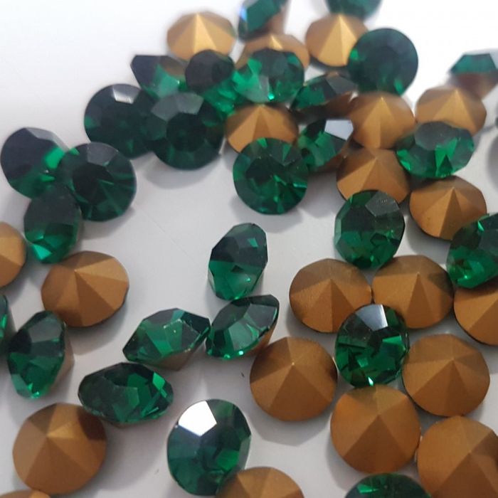 Strass Diamond Esmeralda - SS6,5/PP14(2,00-2,10mm) 1.440 Peças