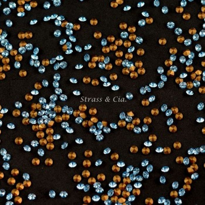 Strass Diamond Aquamarine - SS8,5/PP18(2,40-2,50mm) 1.440 Peças