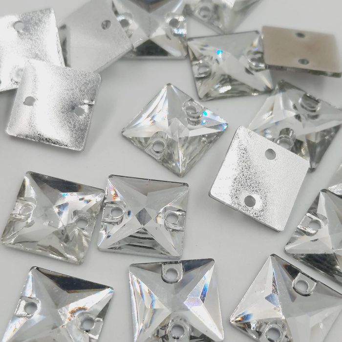 Chaton Acrílico Quadrado 2 Furos Cristal - 10x10mm com 50 Peças