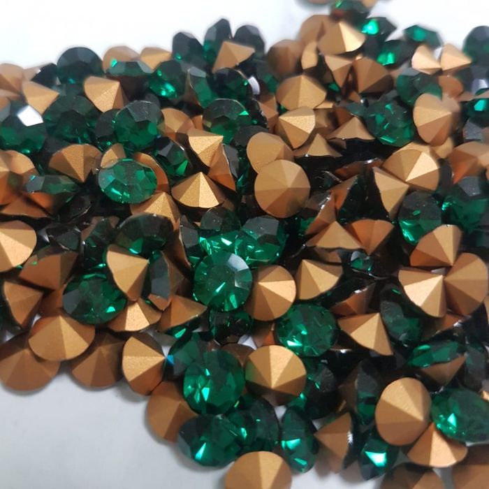 Strass Preciosa Esmeralda - SS6,5/PP14(2,00-2,10mm) 1.440 Peças