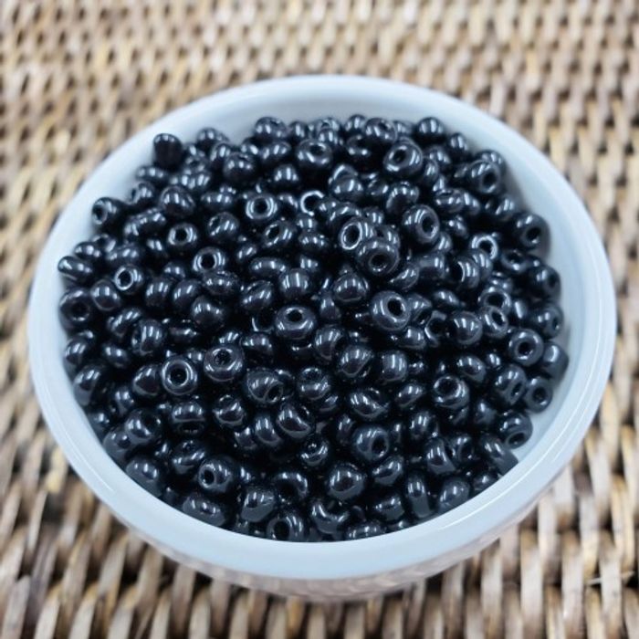 Miçanga Chinesa Fosca Preta 49 - 6/0(4,1mm) 25g