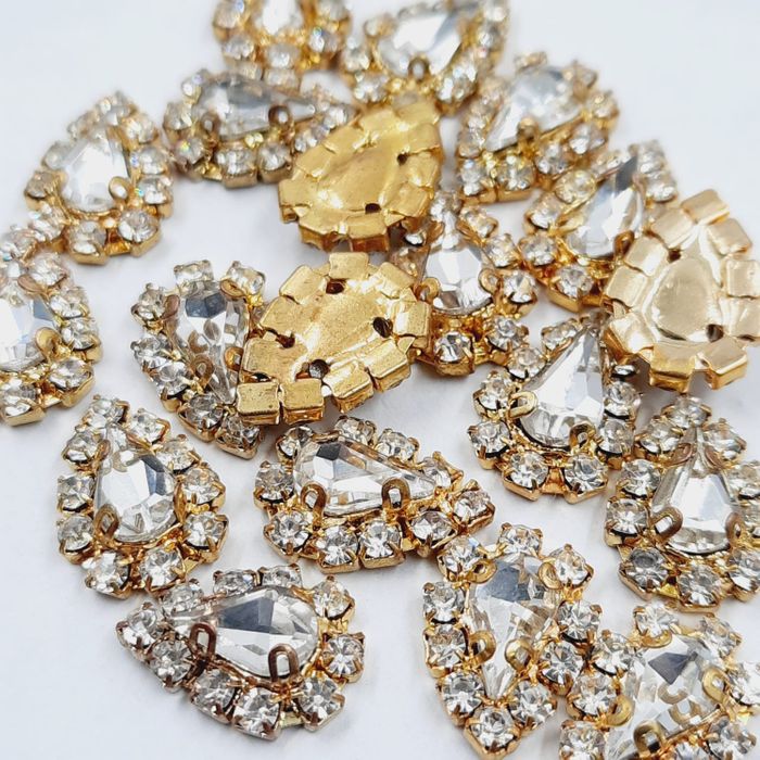 Gota chinesa Base Metal Dourada com Cristal - 14mm 20 Peças