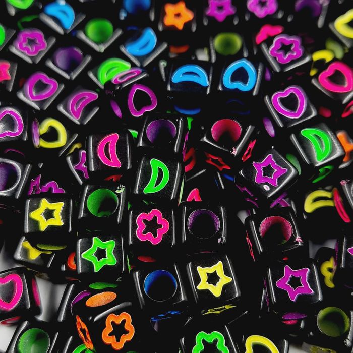 Entremeio Quadrado Infantil Preto com Neon - 6mm 25g
