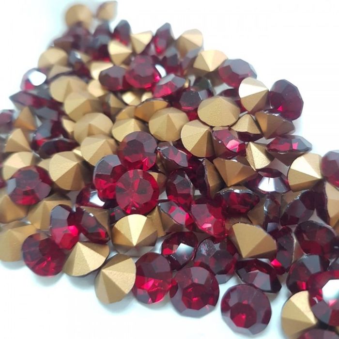 Strass Preciosa Siam - SS8,5/PP18(2,40-2,50mm) 1.440 Peças