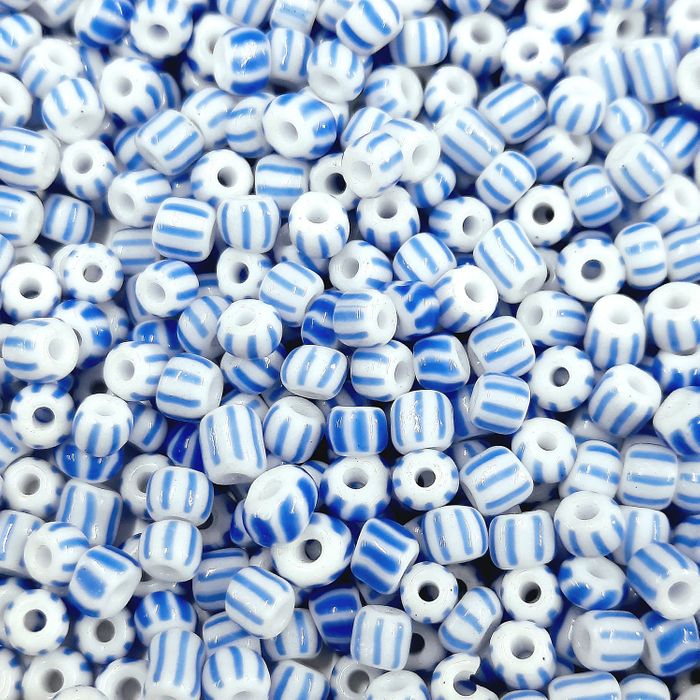 Miçanga Chinesa Rajada Branco Com Azul A25 - 6/0(4,1mm) 25g