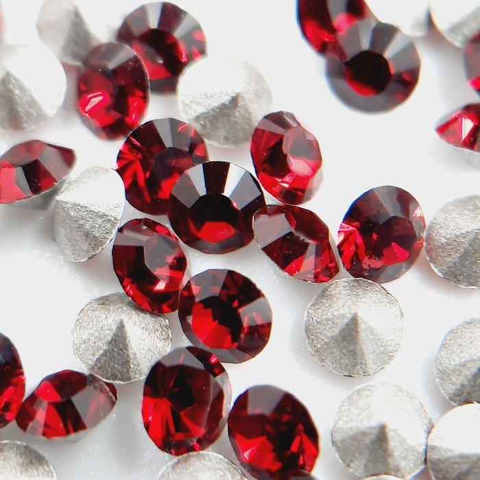 Strass Swarovski 1028 Siam - SS6,5/PP14(2,00-2,10mm) 144 Peças 