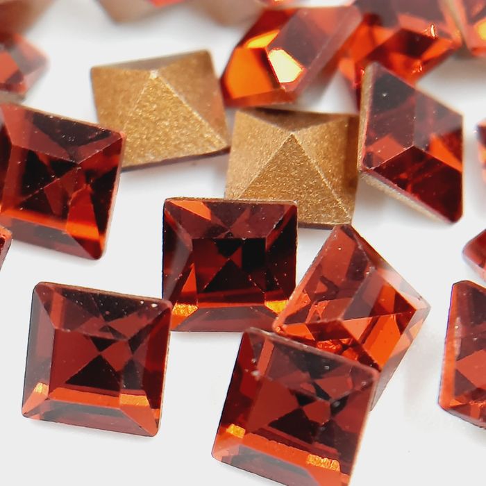 Strass Swarovski Carre Indian Red Base cônica - 4mm 144 Peças