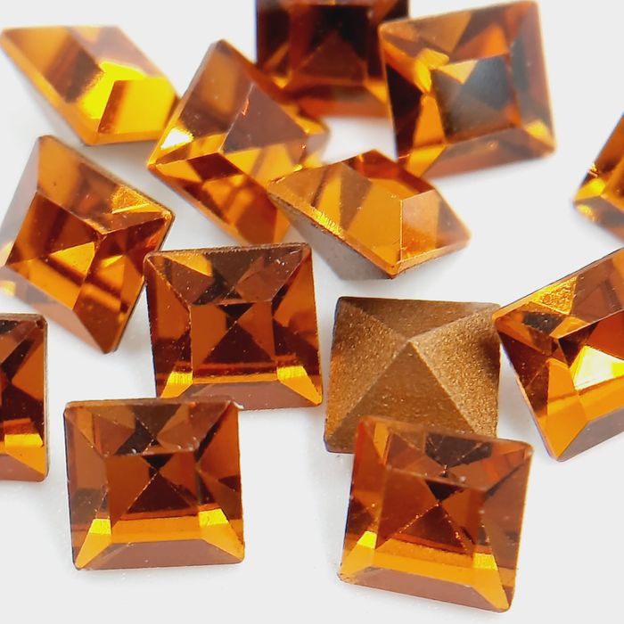 Strass Swarovski Carre Topázio Base cônica - 4mm 12 Peças