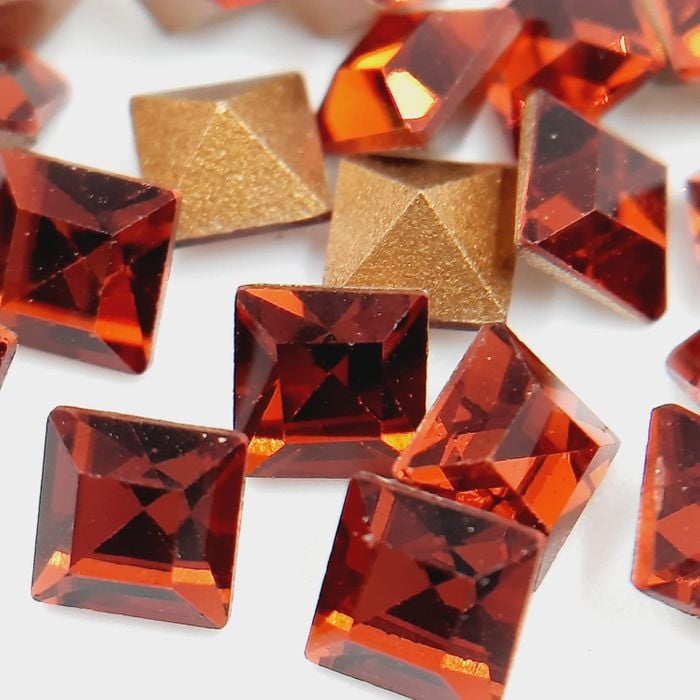 Strass Swarovski Carre Indian Red Base cônica - 4mm 12 Peças