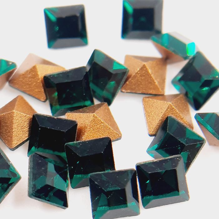Strass Swarovski Carre Esmeralda Base cônica - 3mm 12 Peças