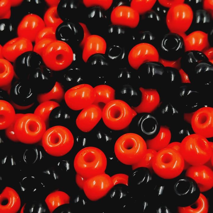 Miçanga Asmara Mix Vermelha e Preta - 6/0(4,1mm) 500g