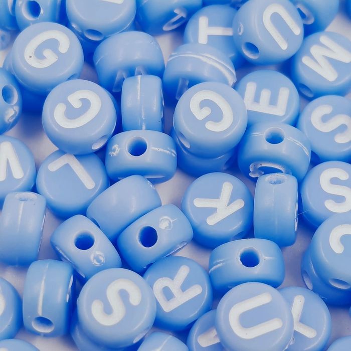 Miçanga Letrinha Redonda Fosca Azul Claro com Branco - 7mm 25g