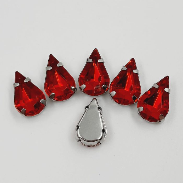 Engrampado Acrílico Gota Vermelha Base níquel - 8x13mm 20 Peças