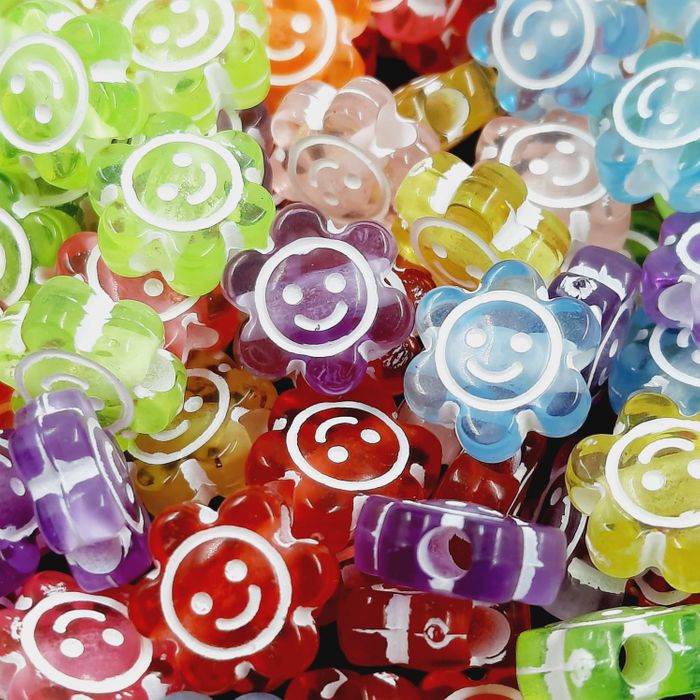 50 Peças Florzinha com furo passante Transparente Colorida com sorriso 10mm