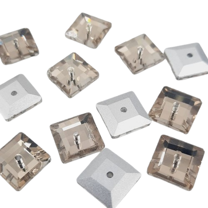 Chaton Chinês Quadrado 1 Furo Âmbar - 10x10mm 12 Peças