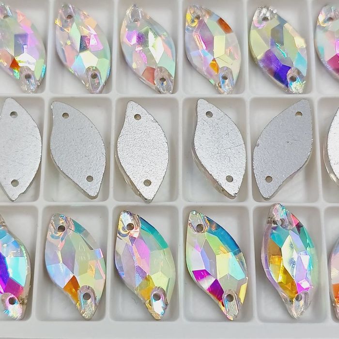 Strass Para Costura Elegance Folha Aurora Boreal 2 Furos - 9x20mm 20 Peças