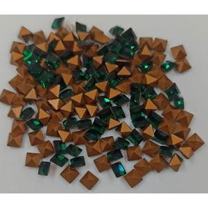 Strass Swarovski Carre Esmeralda Base cônica - 3mm 144 Peças