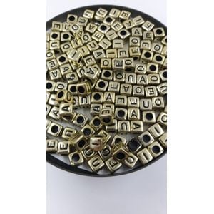 Miçanga Letrinha Quadrada Vogais Dourado com Preto - 6mm 25g