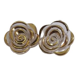 Flor Com Furo Passante Transparente com Doutrado - 25mm  02 Peças