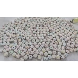 Entremeio Dado com Furo Passante Fosco Branco com Colorido - 8mm 25g