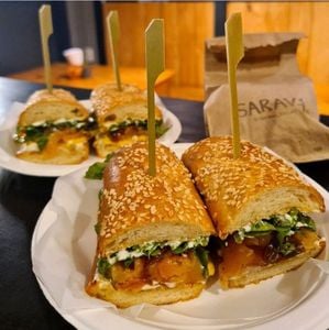 Prato Descartável Biodegradável Redondo Em Bagaço De Cana, 18cm - 125 Un