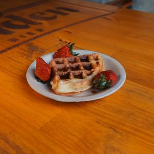 Prato Redondo Descartável Em Palha De Palmeira, 15cm - 25 Unidades