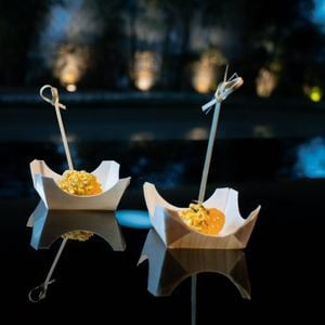 Mini Base Descartável E Biodegradável Quadrada Em Madeira 6x6x1,5cm - 100 Unidades