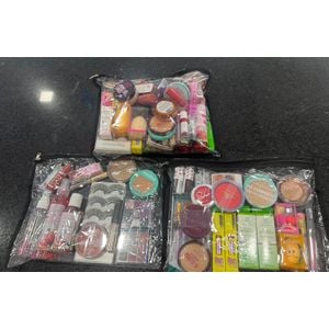 KIT DE MAQUIAGEM COM 50 PRODUTOS 