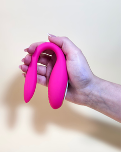 Curve - Vibrador de Casal Flexível para Penetração com Controle Remoto