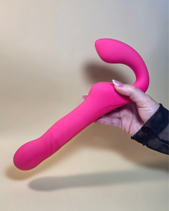 Michelle - Vibrador de Casal Strapless de Ponto G com Vai e Vem e Controle Remoto