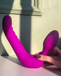 Pixie Sync - Vibrador Strapless com Motor Duplo e Controle via Aplicativo
