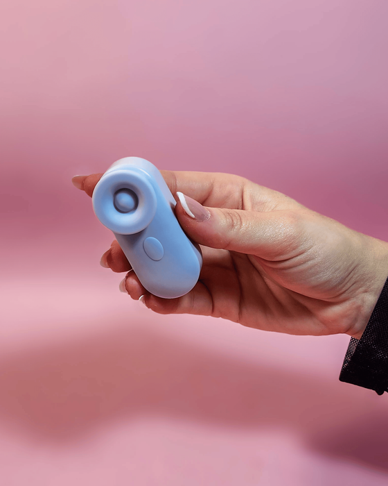 Aura - Mini Estimulador de Clitóris 2 em 1 com Pulsação e Tapping Recarregável - Único