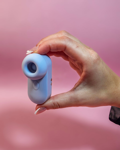 Aura - Mini Estimulador de Clitóris 2 em 1 com Pulsação e Tapping Recarregável