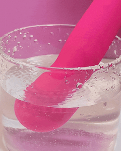 Michelle - Vibrador de Casal Strapless de Ponto G com Vai e Vem e Controle Remoto