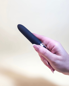 Sky - Vibrador Bullet Aveludado Recarregável com 12 Modos de Vibração