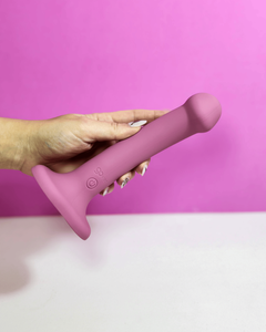 Nina - Dildo com Ventosa e Vibrador Recarregável Go Vibe