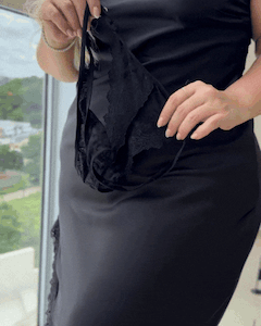 Camisola Midi em Cetim e Renda com Fenda Lateral e Calcinha Fio | Plus Size